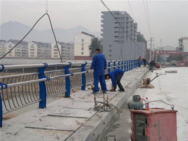 琼海不锈钢复合管护栏常见问题及解决方案